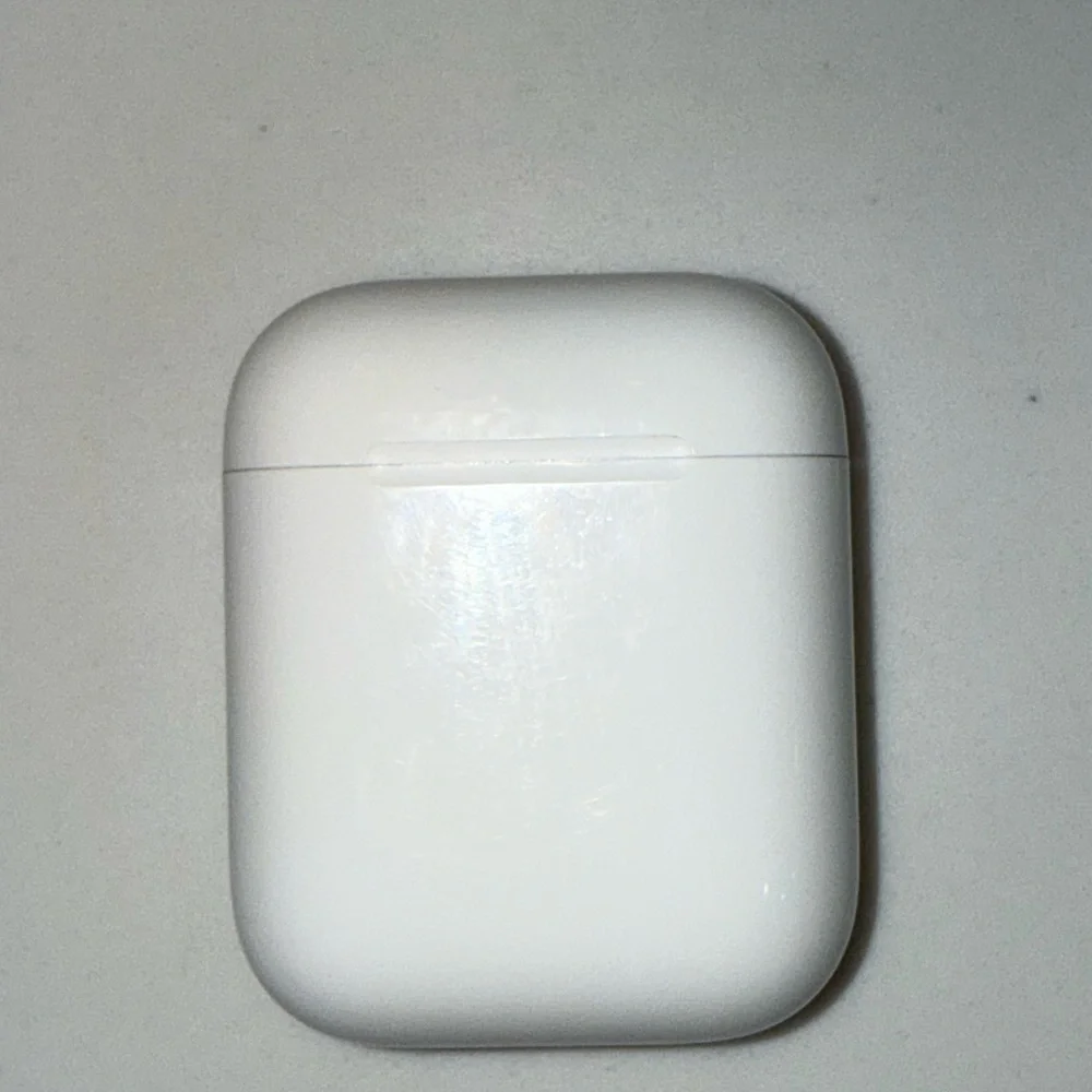 Apple White Wireless Earbuds with Case